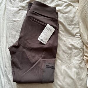 NWT! Athleta Headlands Hybrid Cargo Taupe Women's Leggings Size 8 - Retail $119